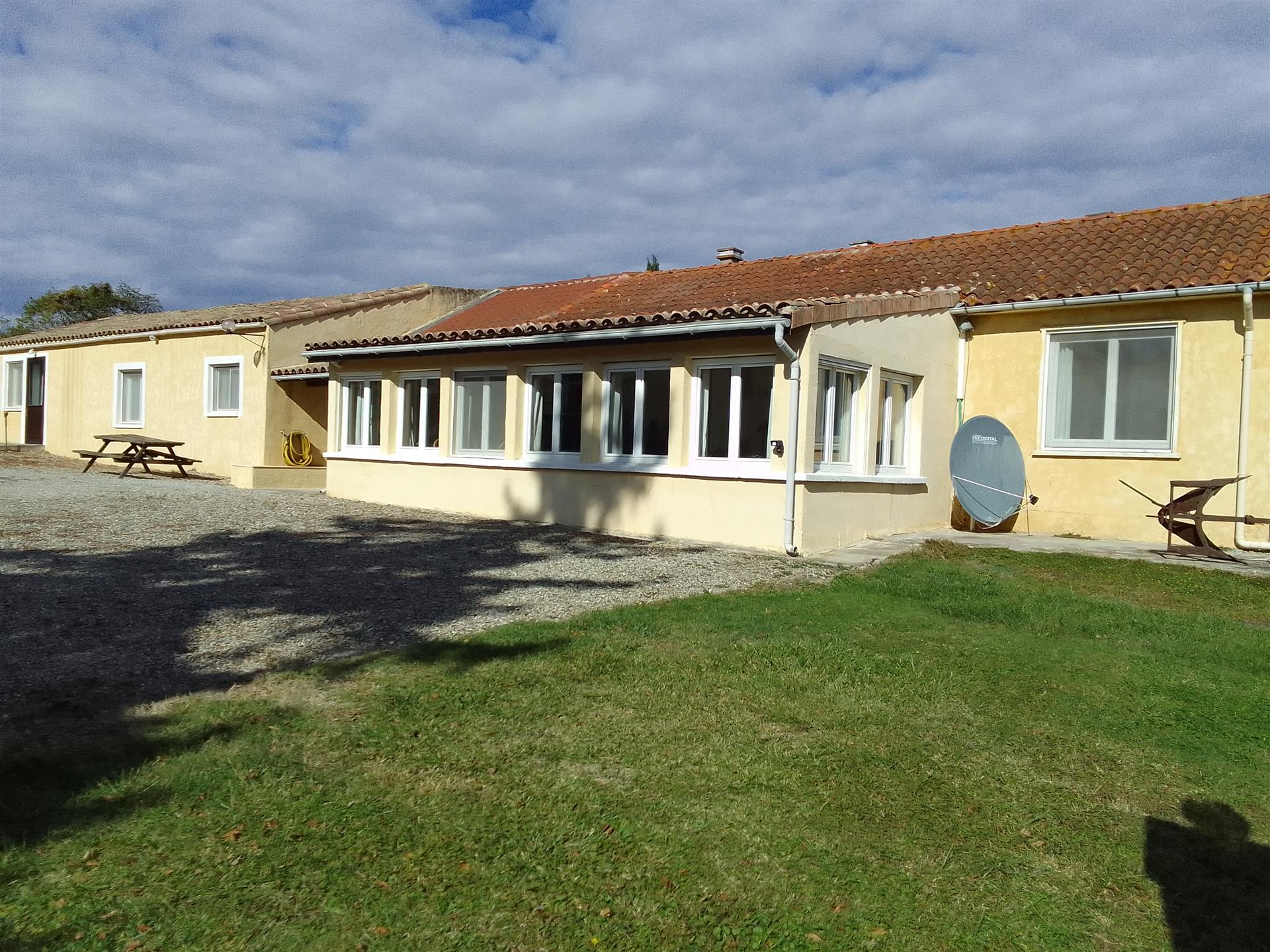 House t6 4bedrooms, swimming pool, 2gites, hangar, 3.5 hectares