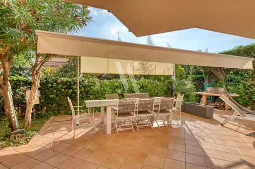 Roquebrune Cap Martin, villa moderna 230 m2, garage, parcheggi, giardino