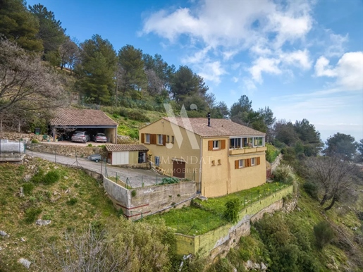 Roquebrune Cap Martin - Charming villa 212 sqm, land 5 300 sqm