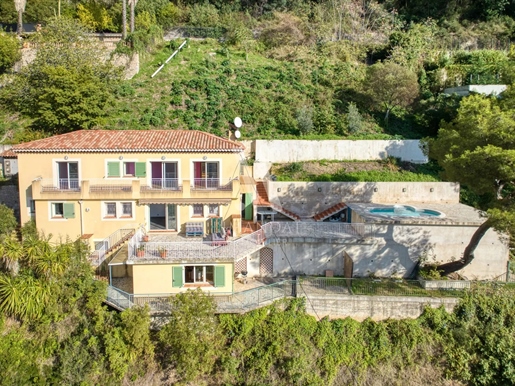 Roquebrune Cap Martin - Villa im provenzalischen Stil 157 m2, Swimmingpool, Grundstück 800 m2