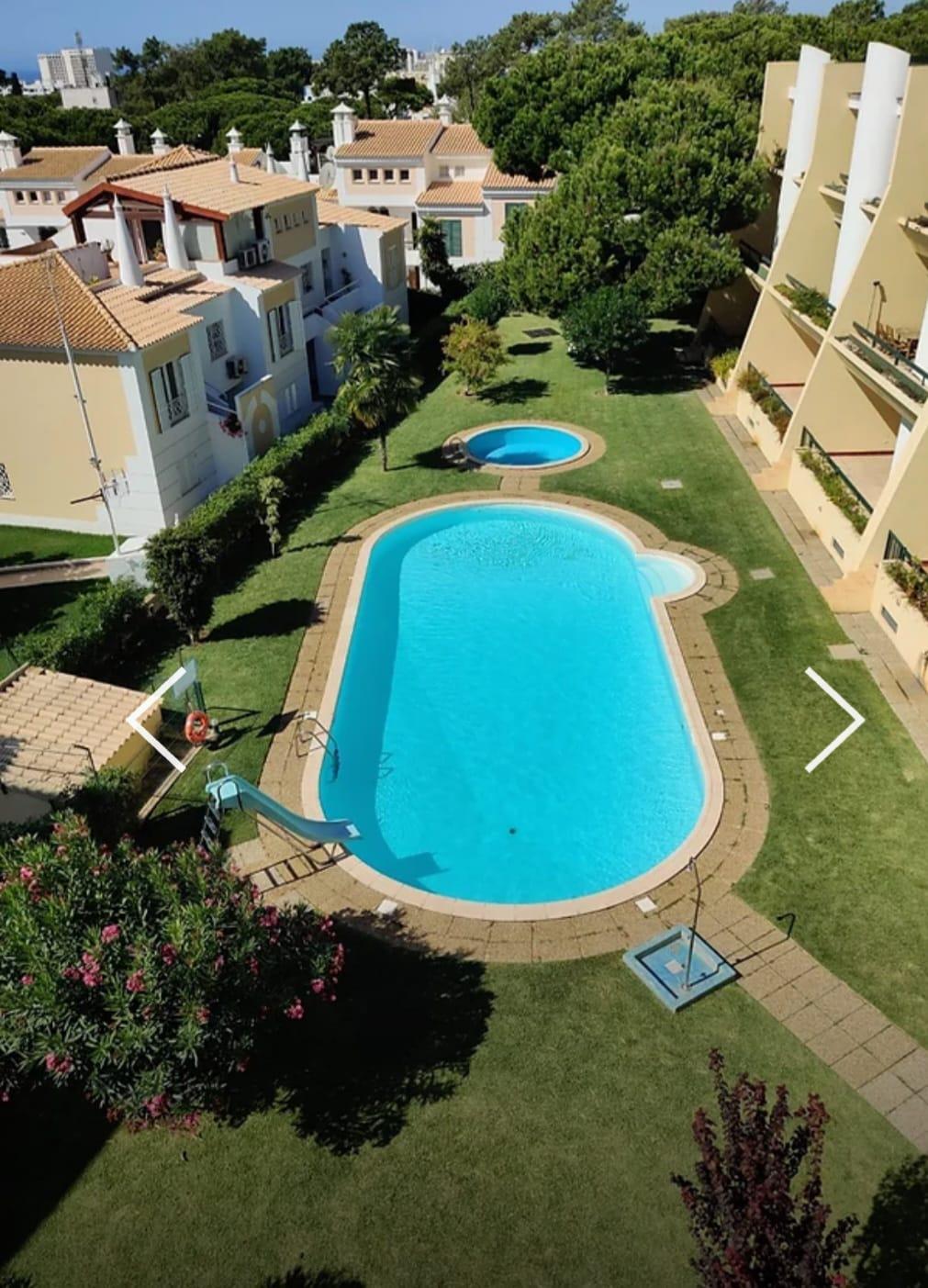Apartmán se 2 ložnicemi v kondominiu s bazénem ve Vilamouře 