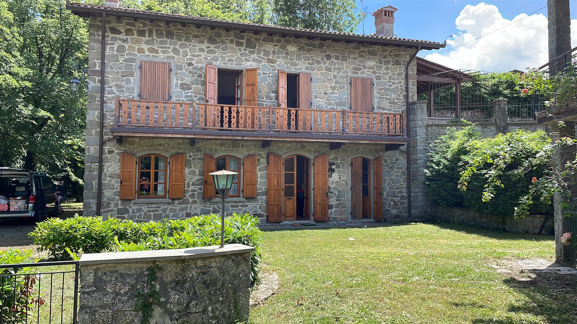 The single-family stone villa in the Casentino Forests National Park