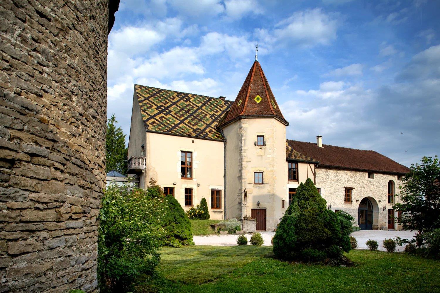 Maison d’hôtes de caractère avec piscine et tennis, proche Dijon