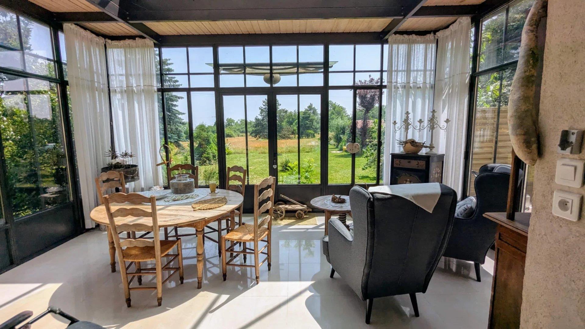 Maison d’hôtes de caractère avec piscine et tennis, proche Dijon