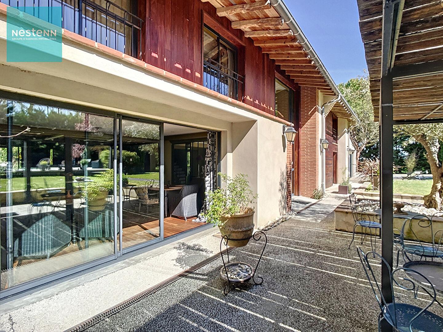 Demeure de prestige, 402 m2, 5 suites, piscine et jardin, proche Villefranche de Lauragais