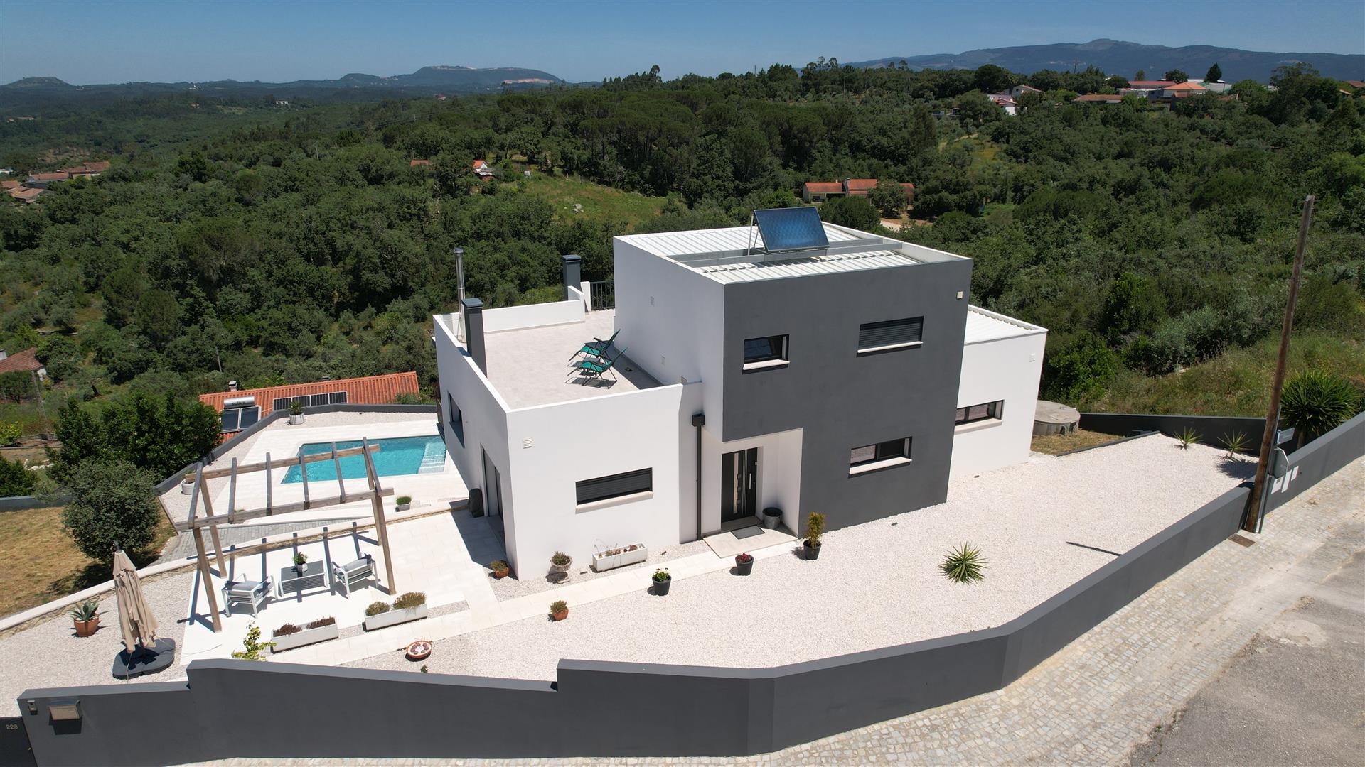 3 Bedroom detached house with pool and spectacular views