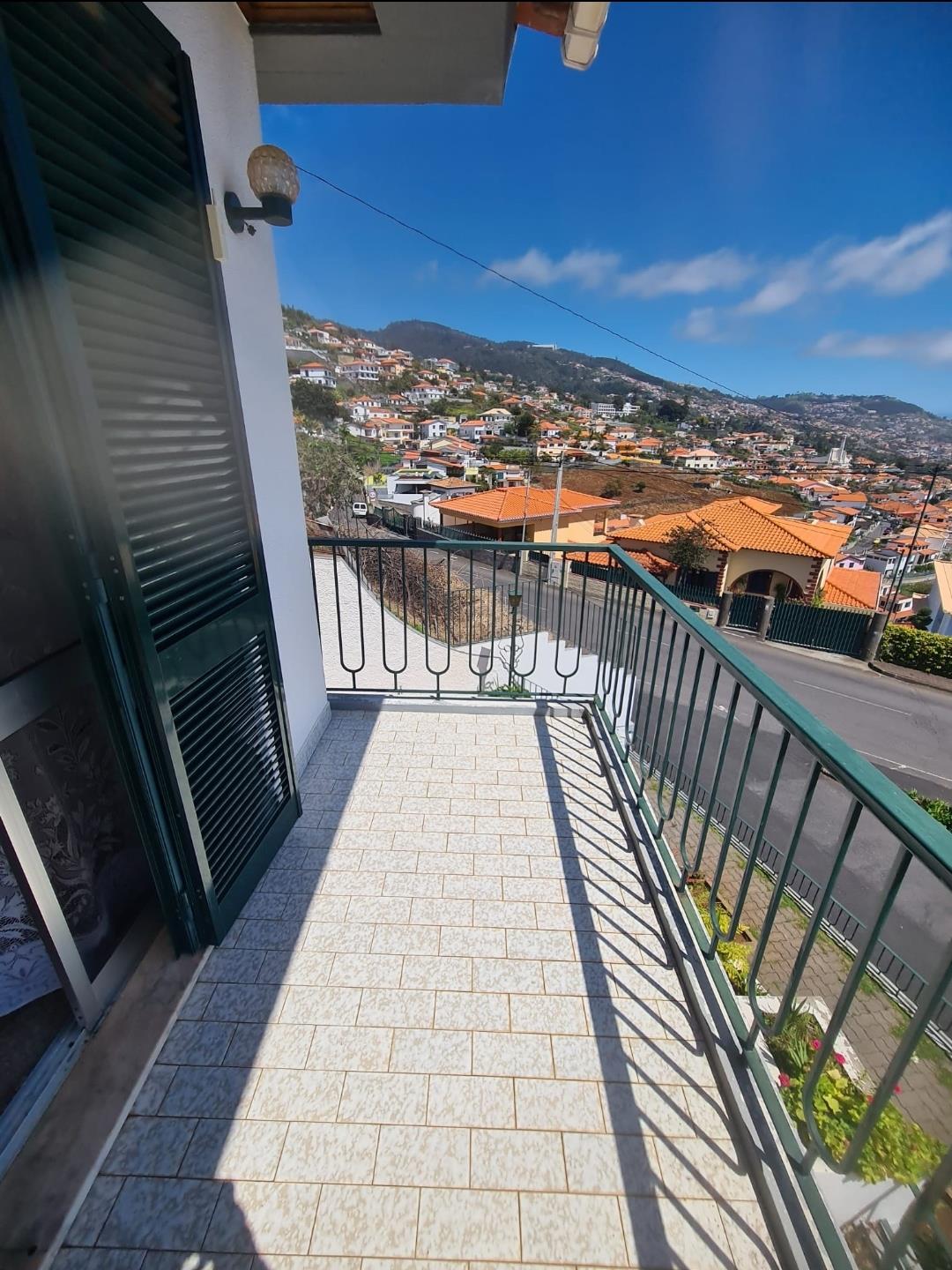Prodaje se kuća s 4 spavaće sobe u blizini Funchala 
