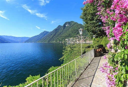 Villa met directe toegang tot het meer in een prachtige rustige omgeving in Argegno aan het Comomeer