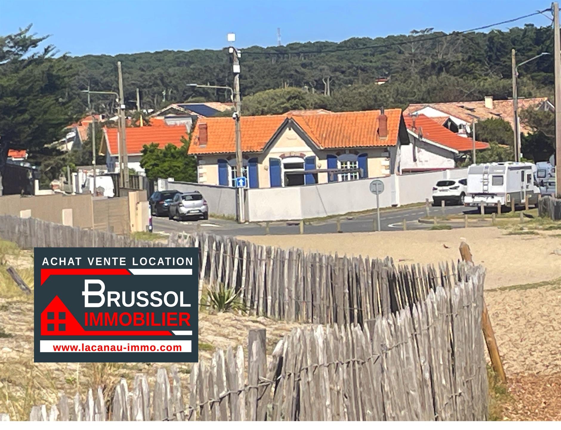 For sale house Lacanau Ocean 4 bedrooms large terrace with jacuzzi beach at 300 meters Brus Agency