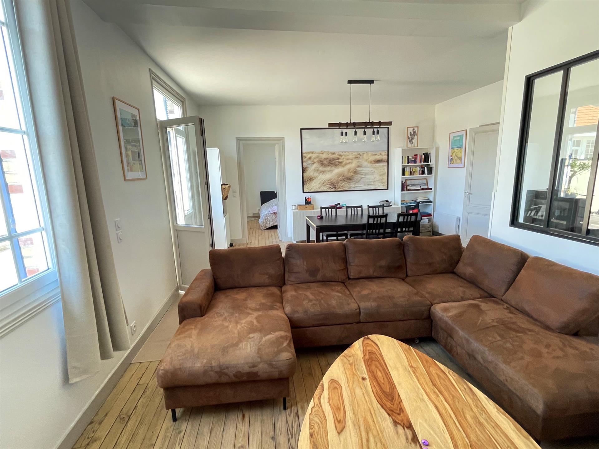 For sale house Lacanau Ocean 4 bedrooms large terrace with jacuzzi beach at 300 meters Brus Agency
