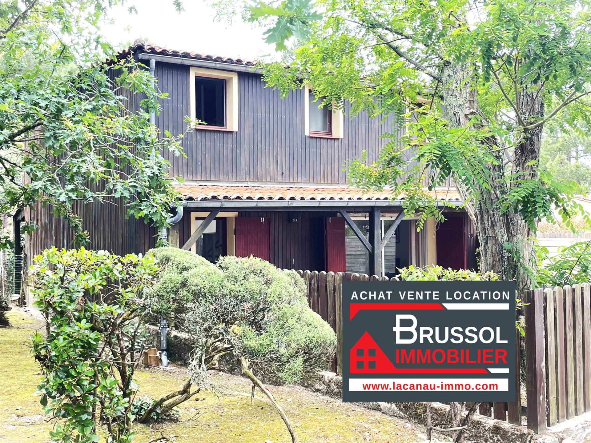 For sale Lacanau-Océan pavilion with 2 bedrooms swimming pool, Agence Brussol Real Estate residence