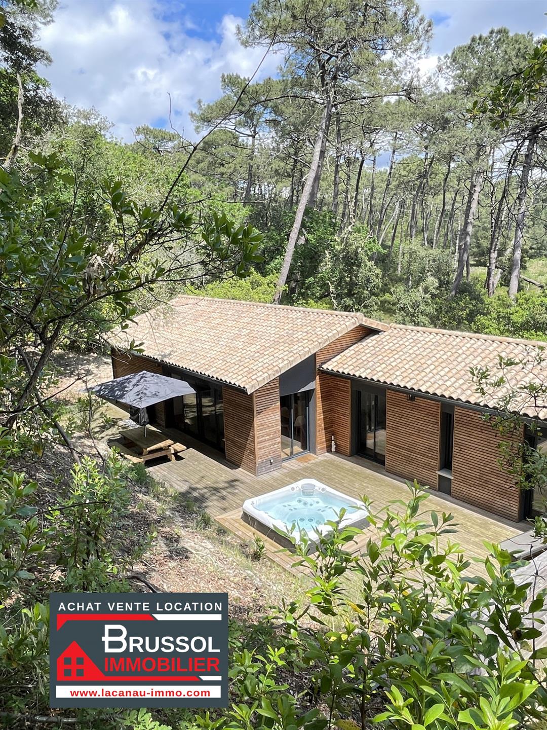 For sale house with a swimming pool located near the lake, 3 bedrooms, Brussol real estate agency pu