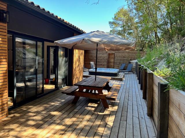 For sale 2 two houses with a swimming pool located near the lake, 3 bedrooms, Brussol real estate ag