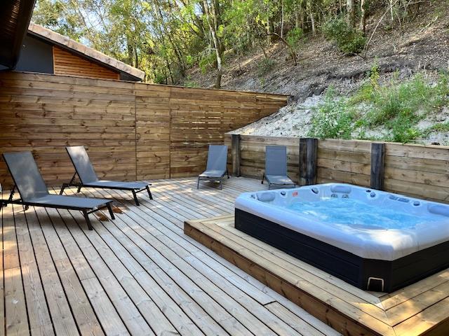 For sale 2 two houses with a swimming pool located near the lake, 3 bedrooms, Brussol real estate ag