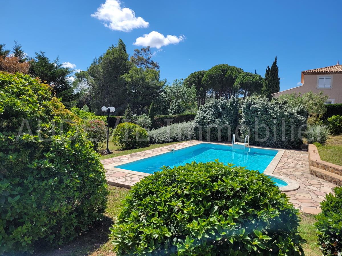 Villa T5 con garaje y piscina en 1840m²