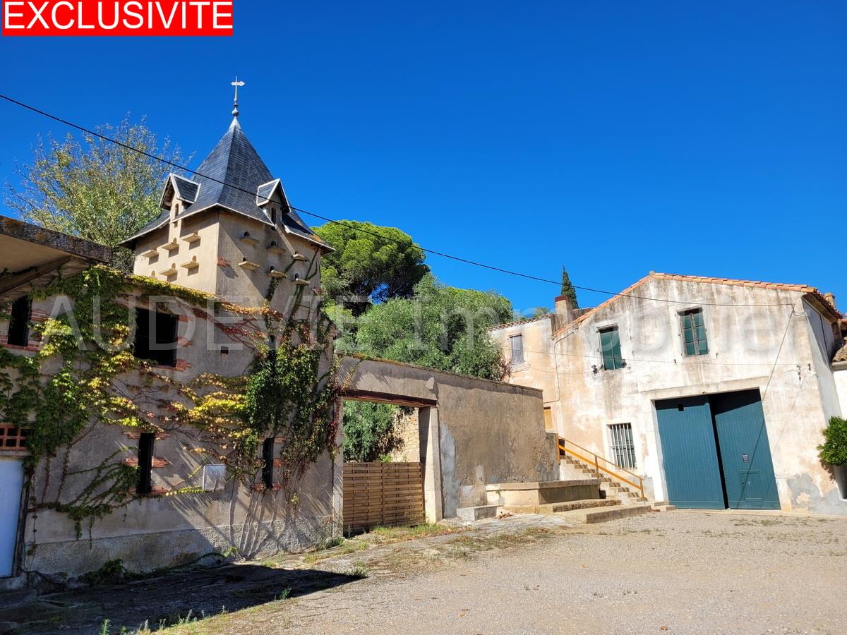 Former wine estate with outbuildings on 24 hectares