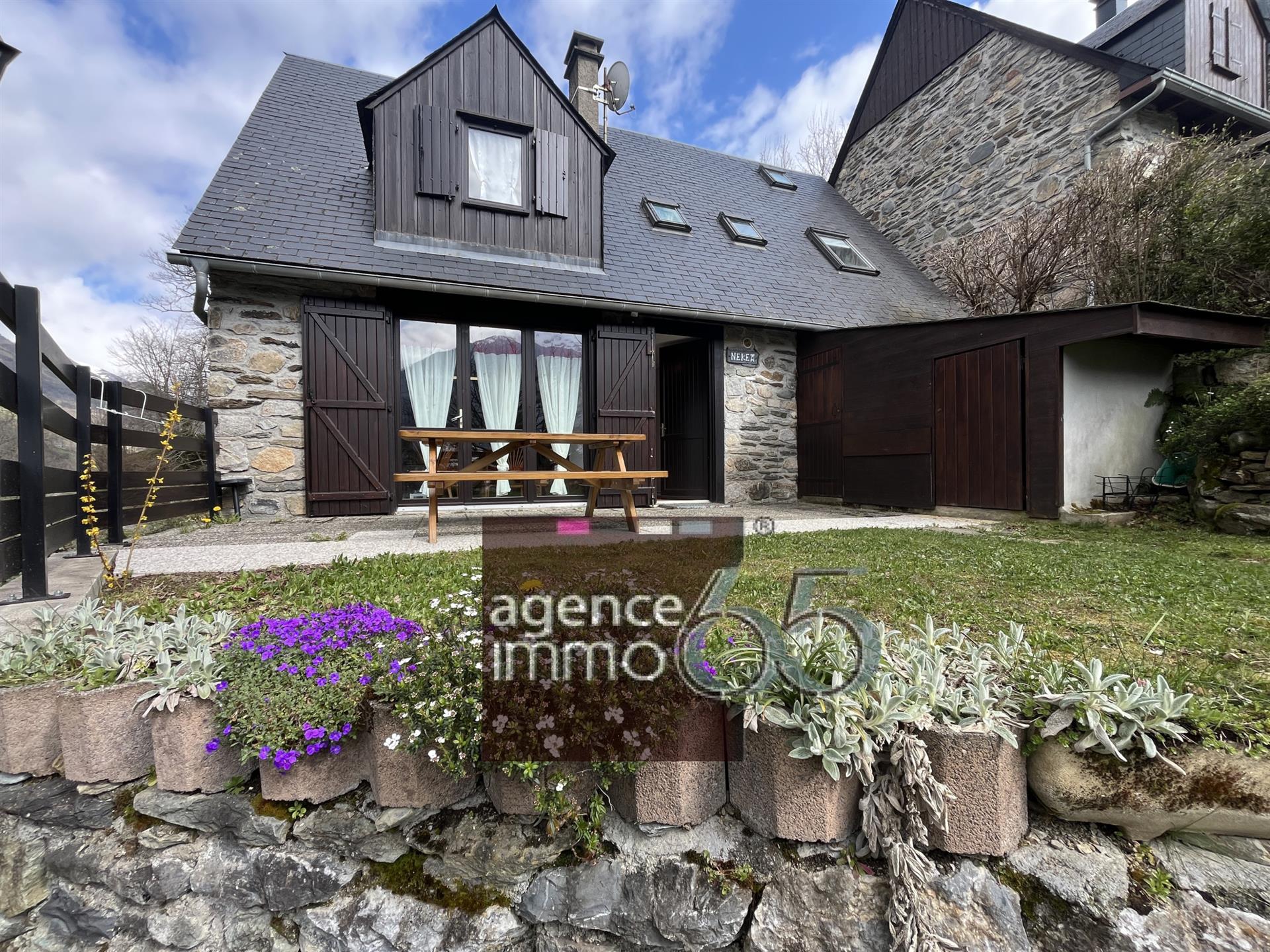 Cottage in small condominium