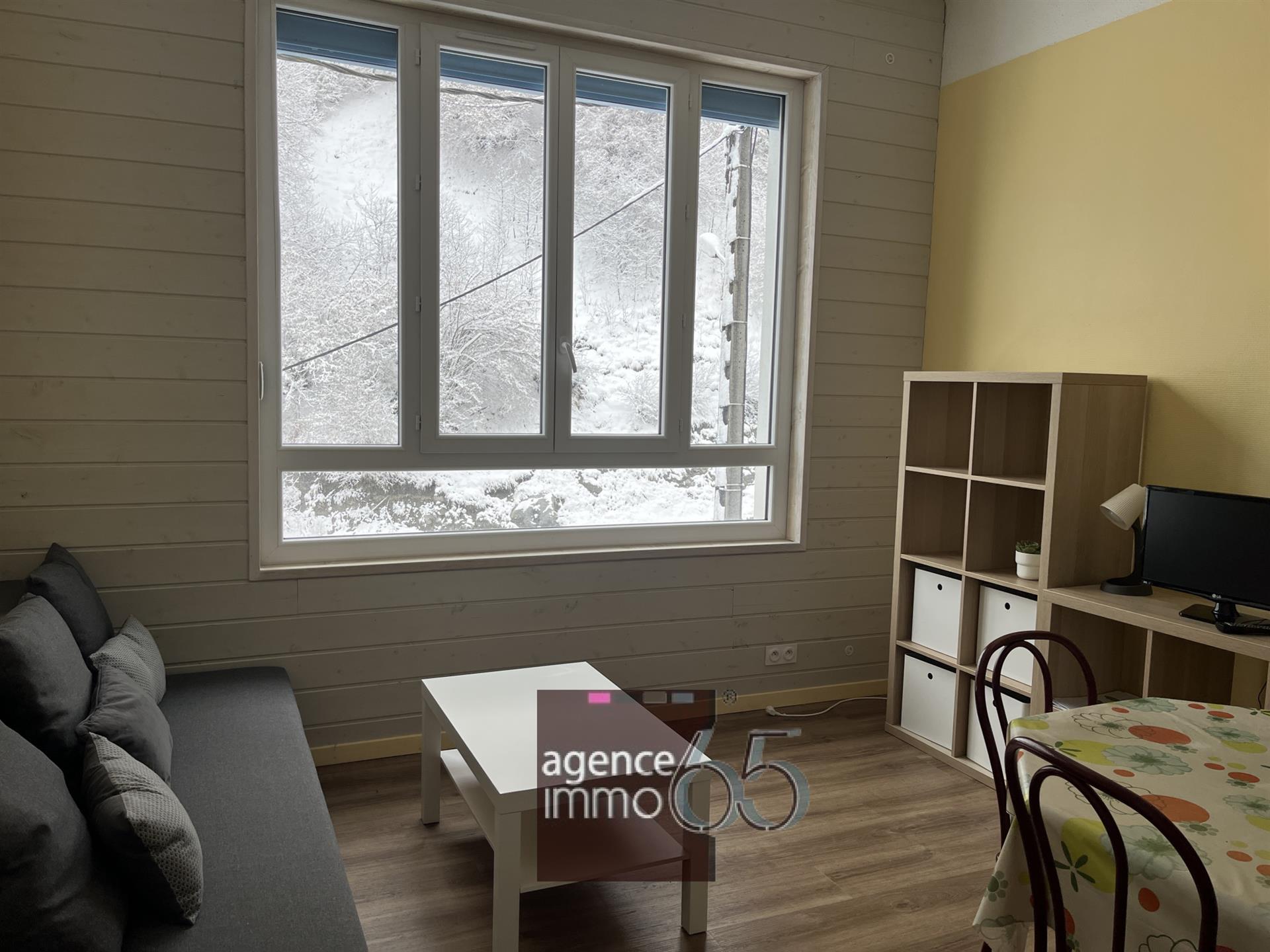 Purchase: Apartment (65120)
