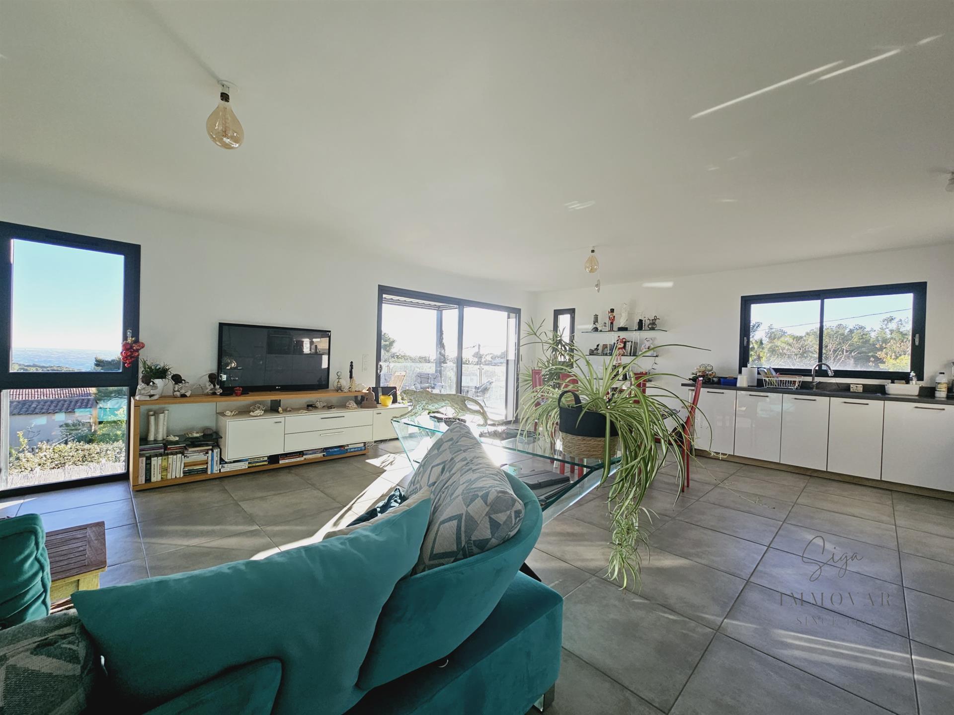 4-Room house close to the beaches with sea view