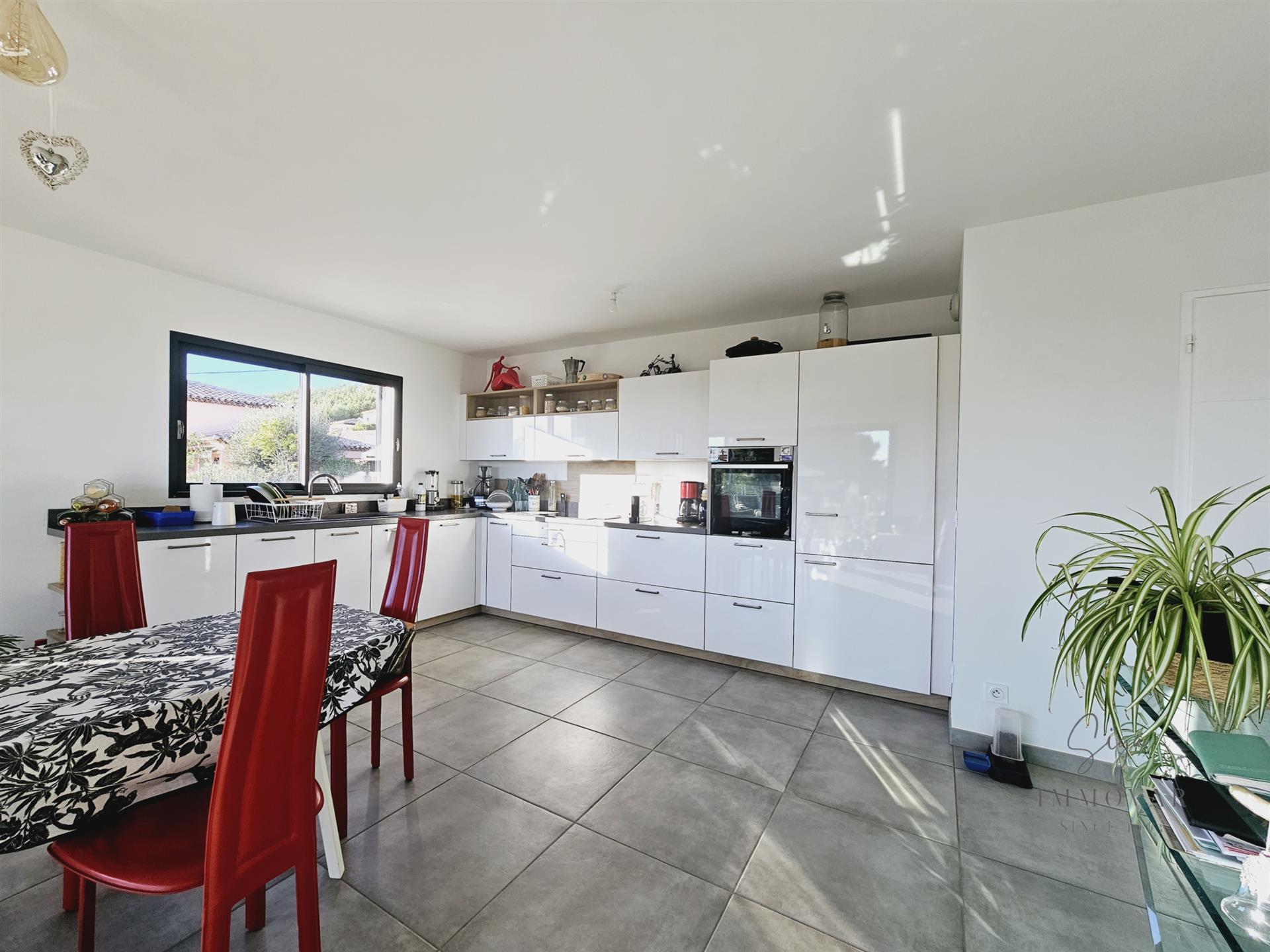 4-Room house close to the beaches with sea view