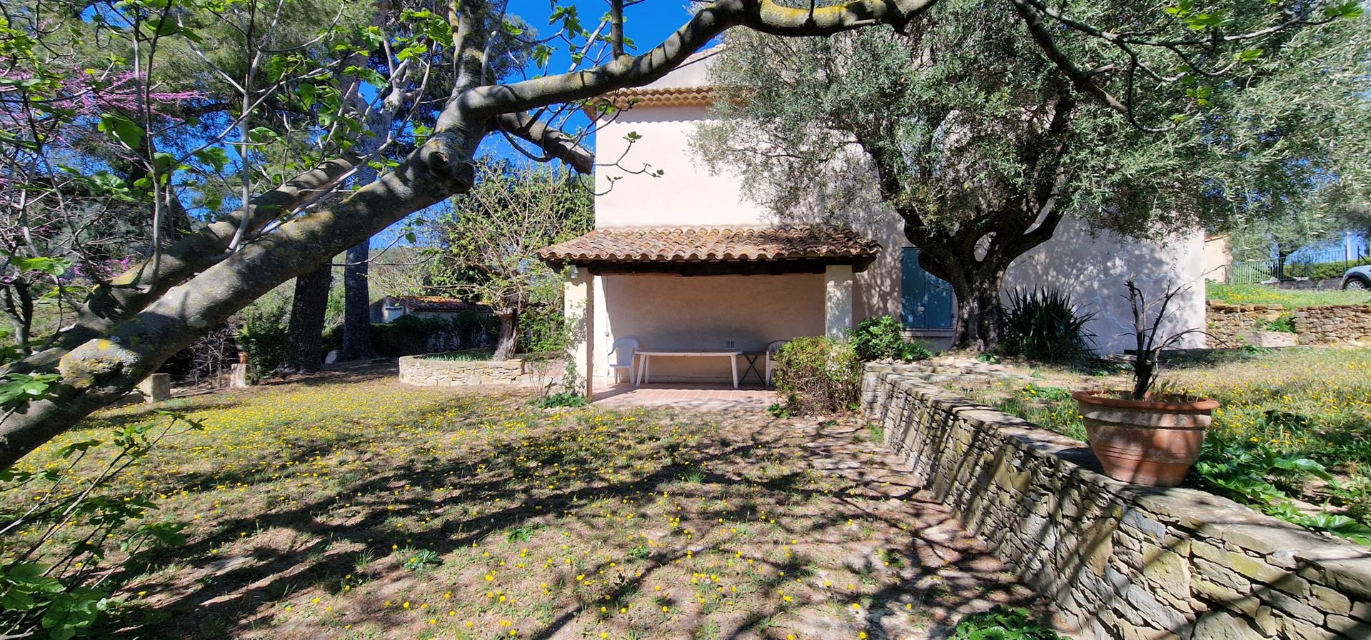 Old 6-Room House On 2300 M2