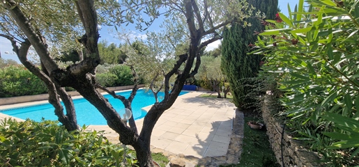 Villa of 220 m2 on 3300 m2 of land with swimming pool
