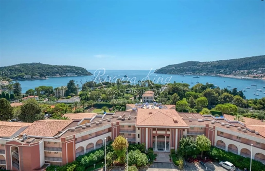 Alpes-Maritimes (06) Villefranche-sur-Mer, 2-room apartment on the ground floor with garden access.