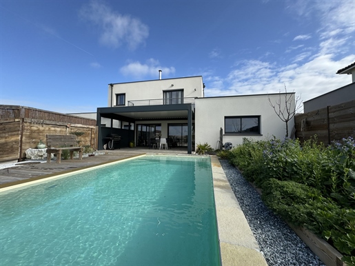 Villa avec piscine, jardin, garage et studio intépendant