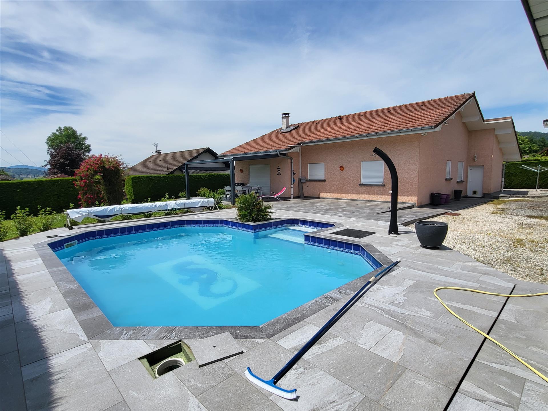 Chapeiry charming detached villa with swimming pool and outbuildings 680,000 Euros