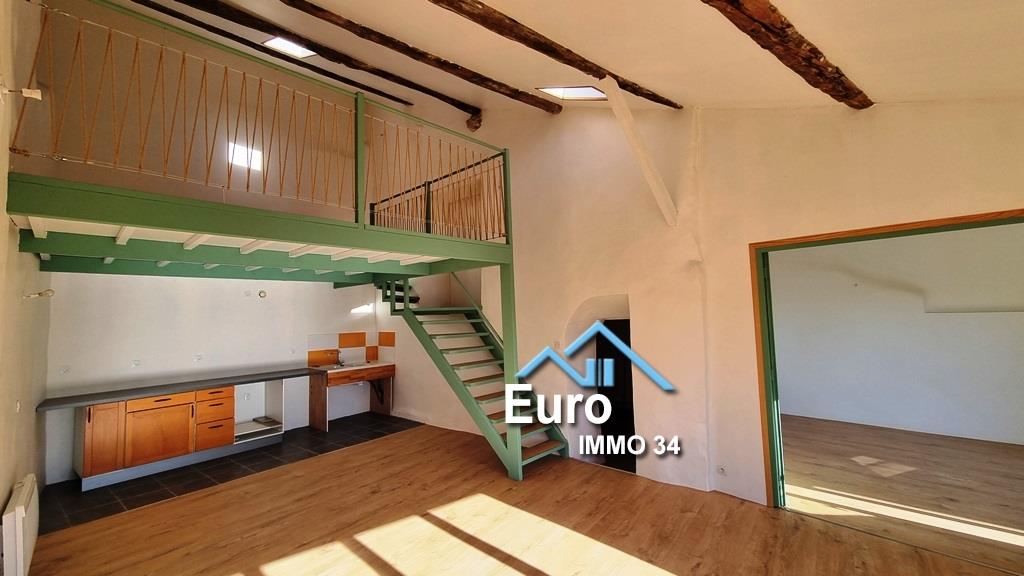 Atypical village house of 150 m² with garage