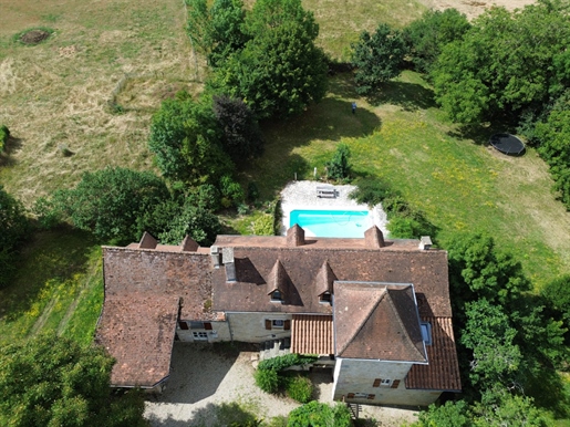 Maison quercynoise de charme avec piscine, proche Cajarc et Villeneuve