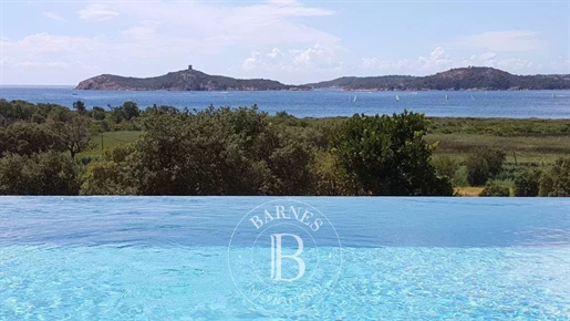 Southern Corsica - 300 meters from the beach, this villa offers a panoramic sea view