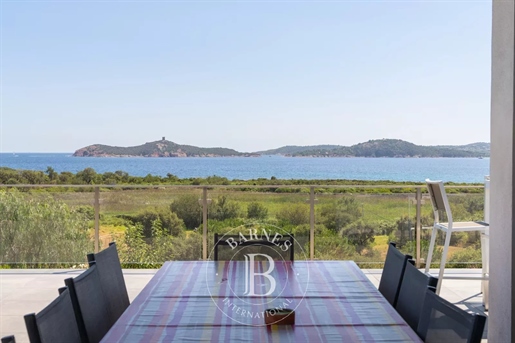 Southern Corsica - 300 meters from the beach, this villa offers a panoramic sea view