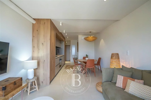 Cargèse, 2-Bedroom Apartment, Town Center, Walking Distance to the Beach, Sea View