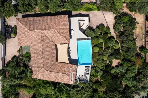 Calvi, villa prestigieuse avec piscine, vue panoramique sur le Golfe