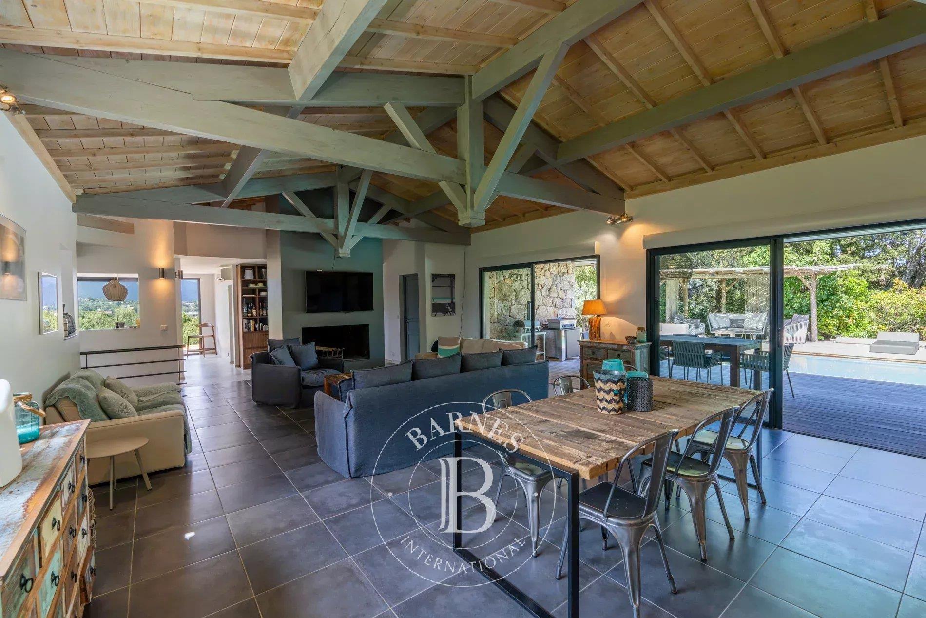 Porto Vecchio, Trinité, Shepherd-style villa, 5 bedrooms, pool, mountain views