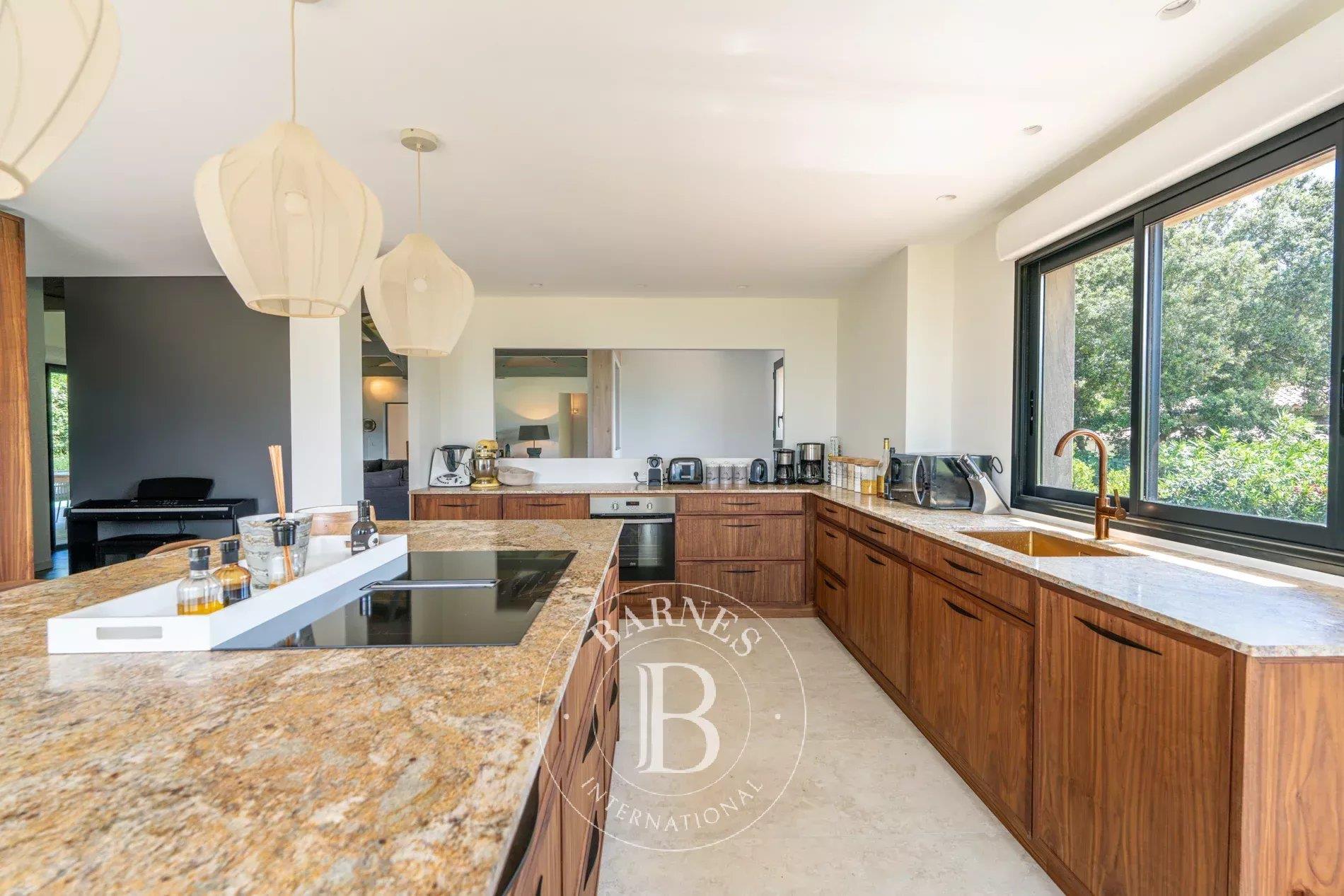 Porto Vecchio, Trinité, Shepherd-style villa, 5 bedrooms, pool, mountain views