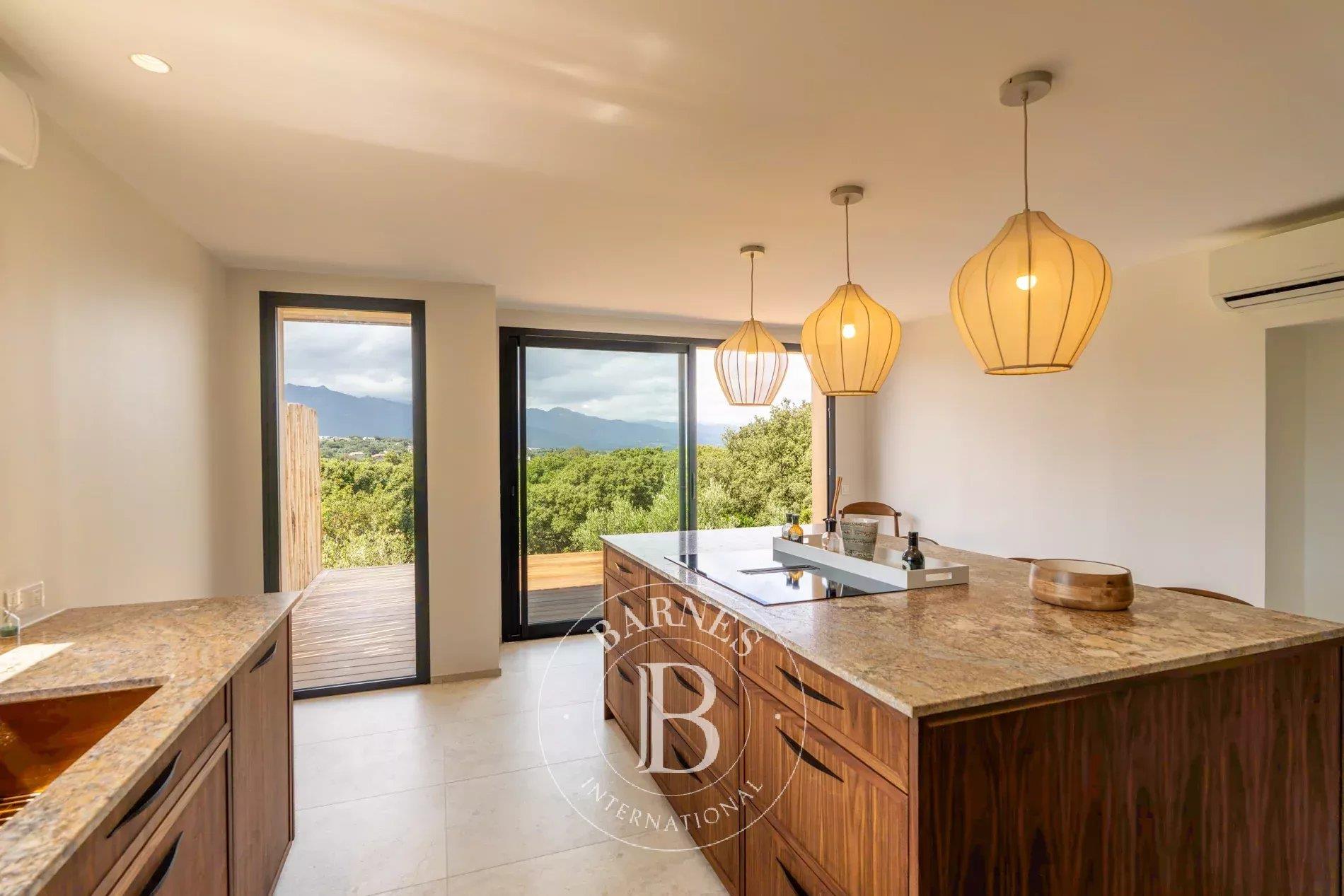 Porto Vecchio, Trinité, Shepherd-style villa, 5 bedrooms, pool, mountain views