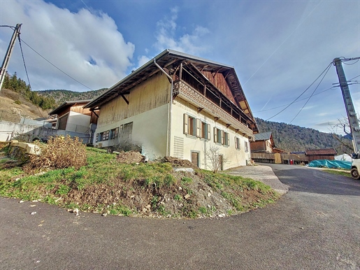 Zu verkaufen Einfamilienhaus im Dorf Le Biot