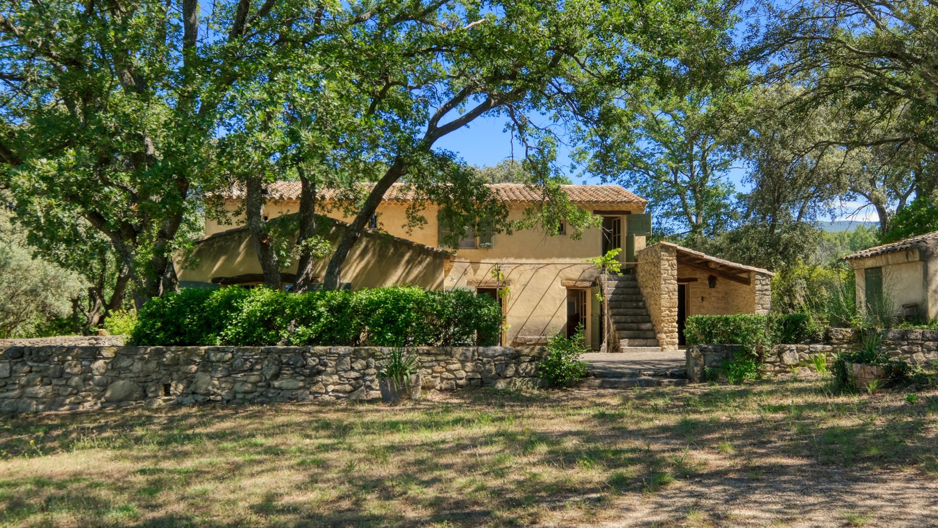 Character Property Near Lourmarin