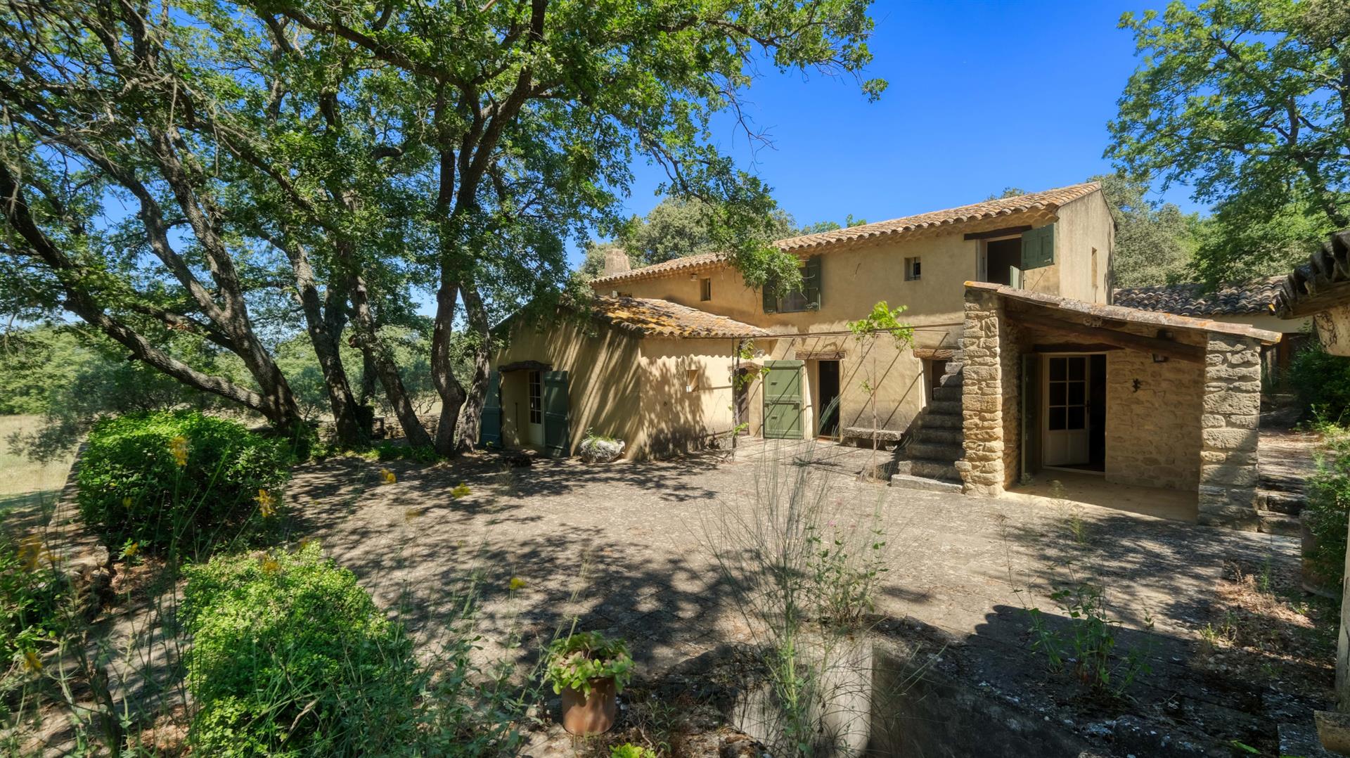 Character Property Near Lourmarin