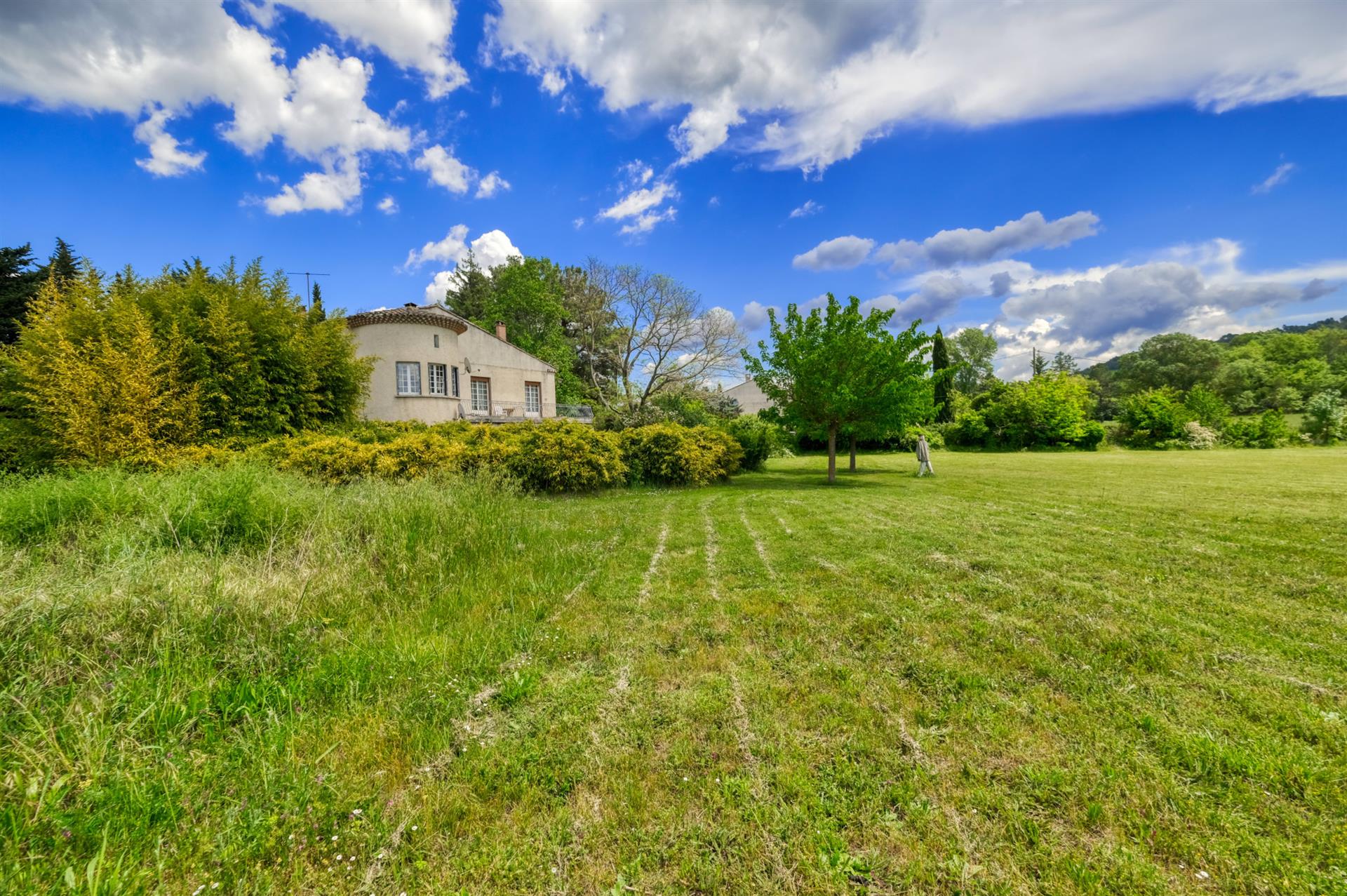 House with 4 bedroom terrace for sale in Lourmarin (84)