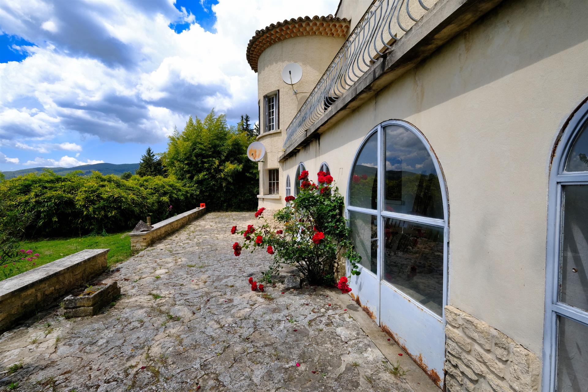 House with 4 bedroom terrace for sale in Lourmarin (84)