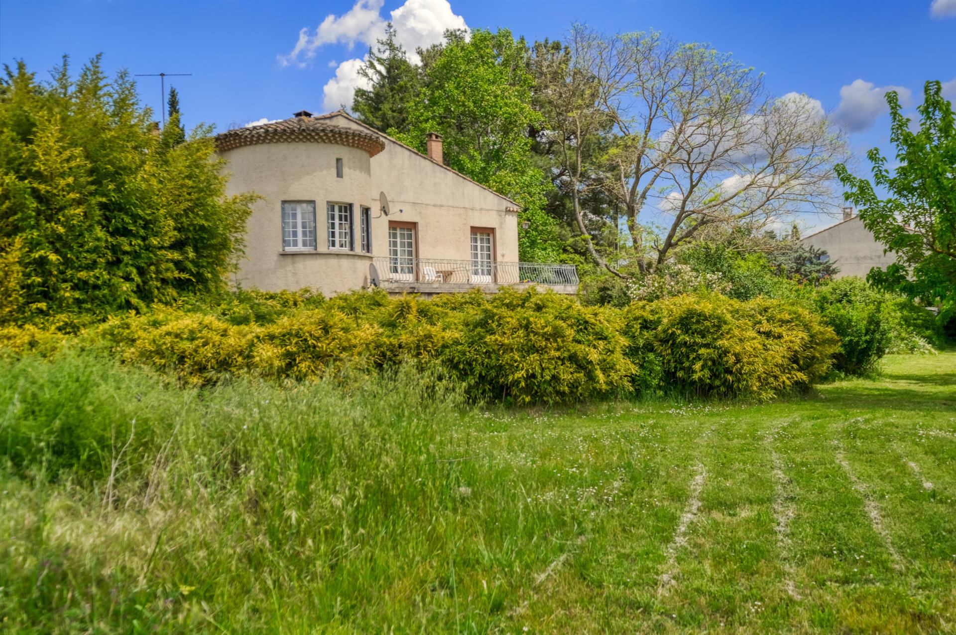 House with 4 bedroom terrace for sale in Lourmarin (84)