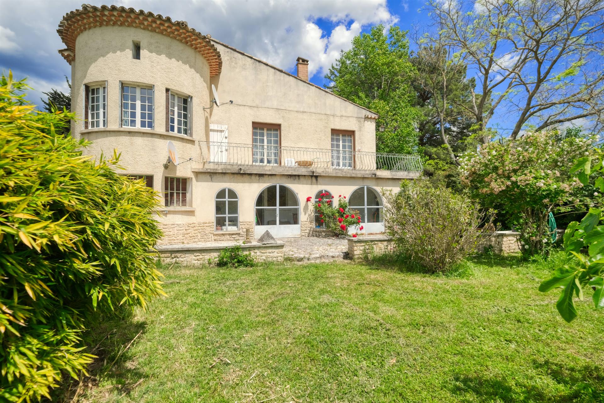 House with 4 bedroom terrace for sale in Lourmarin (84)