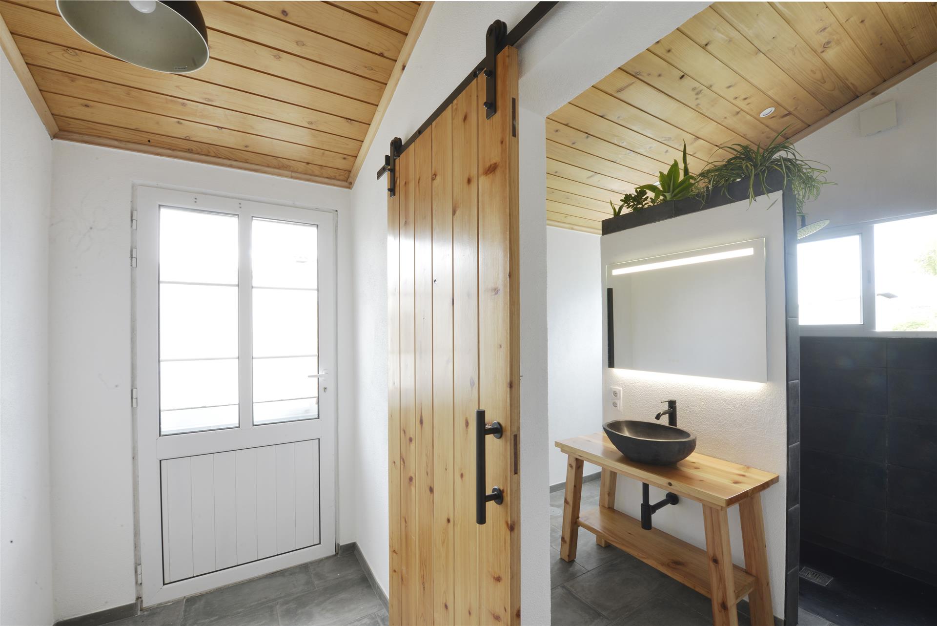 Renovated Villa w/Building Permission