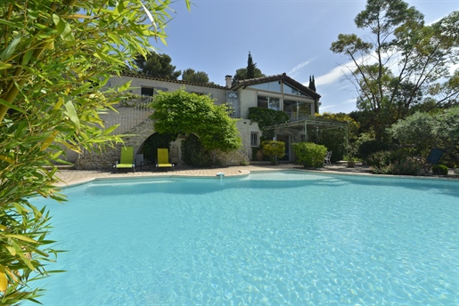 Exclusief, een huis met zwembad en panoramisch uitzicht, Luberon zuid.