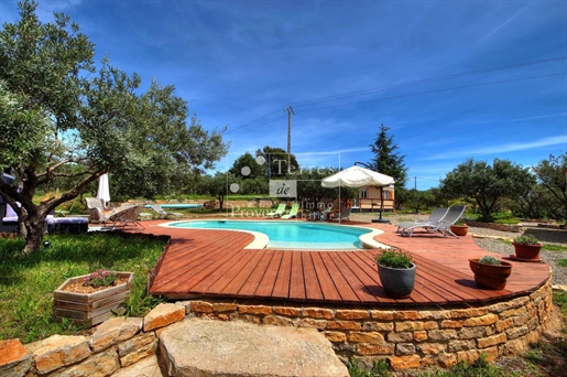 Aups, property with 3 houses with pool! Ideal for a touristic activity!