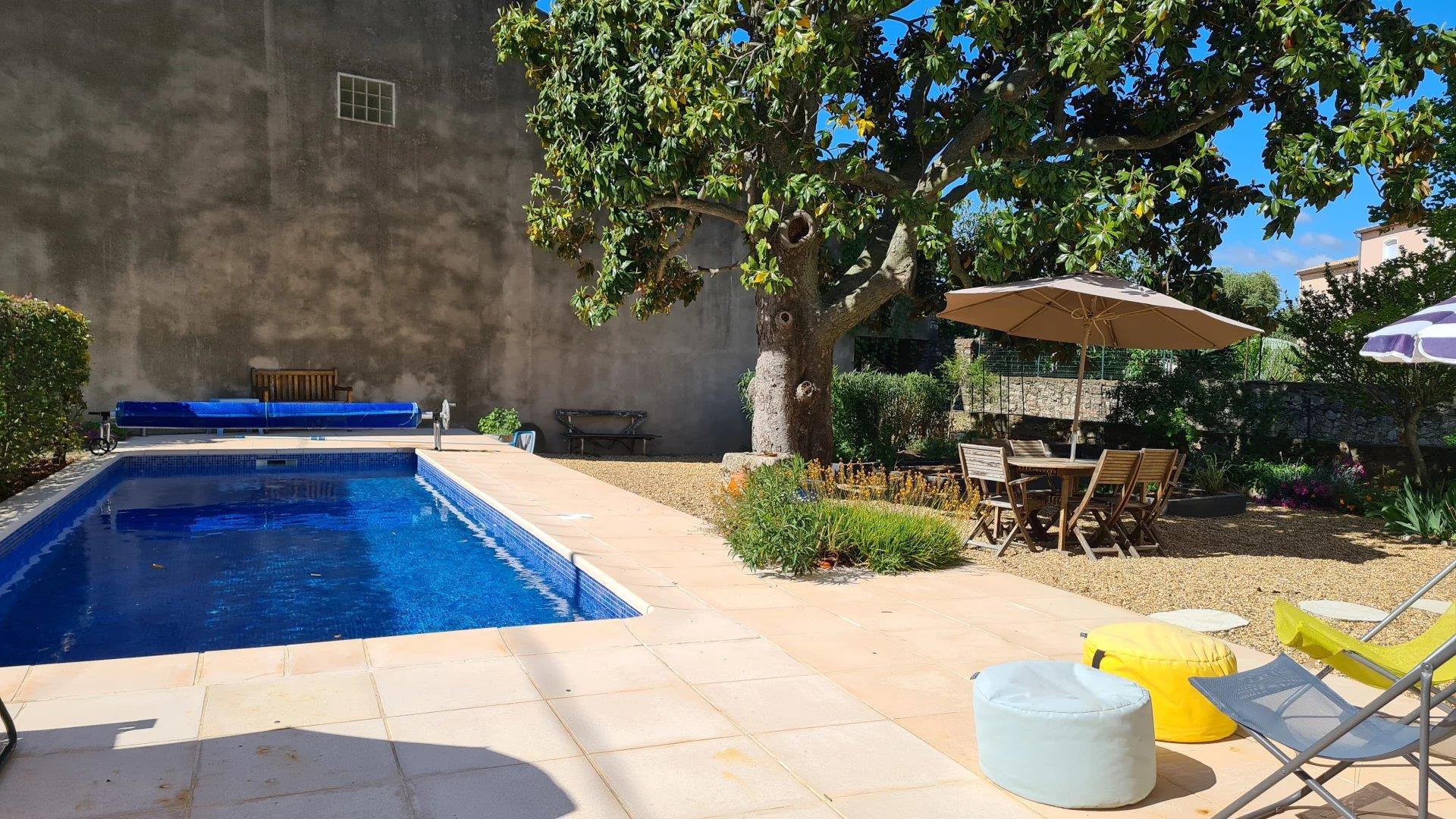 Large family home or B&B with garden, pool and apartment
