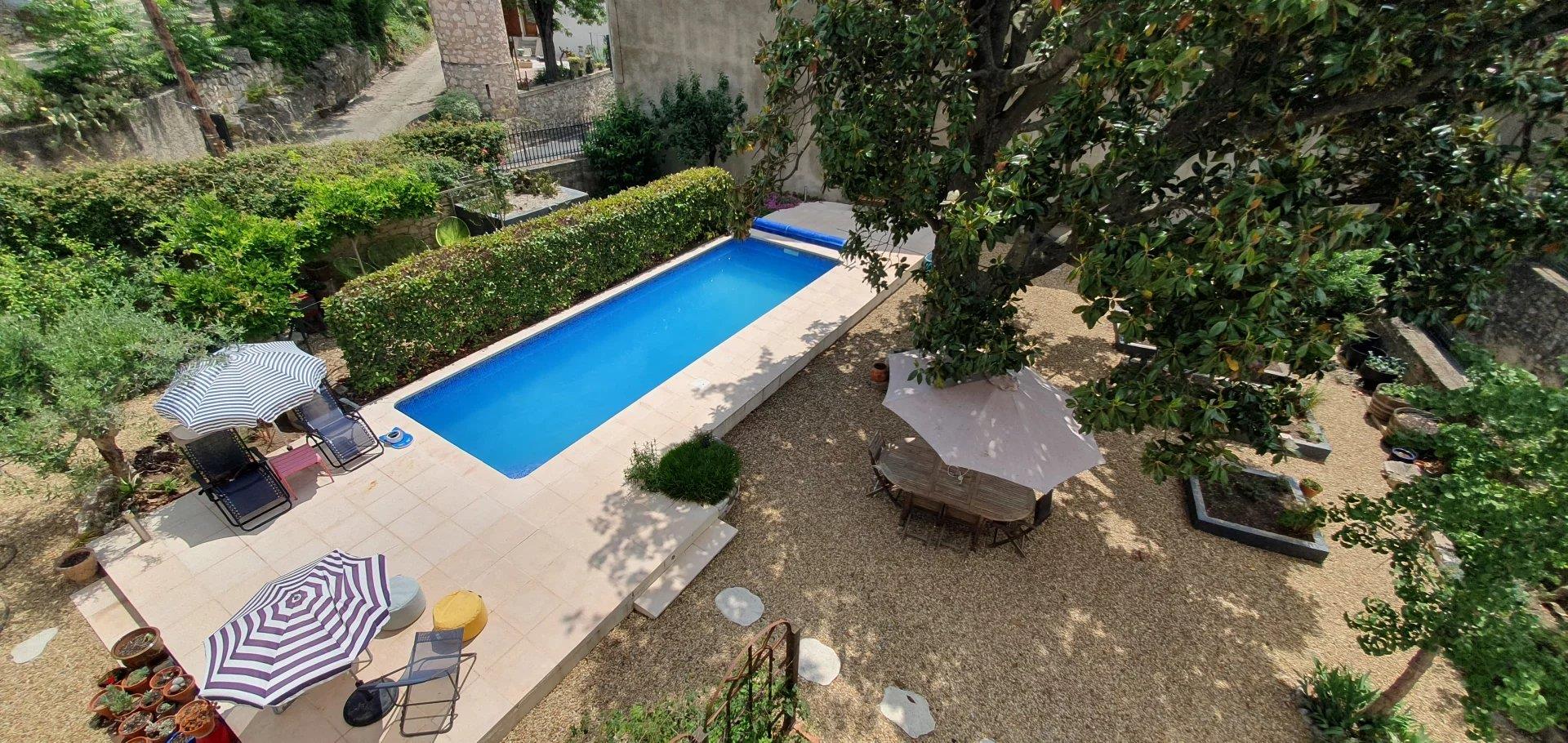 Large family home or B&B with garden, pool and apartment
